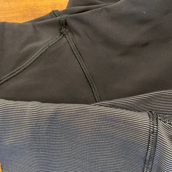 Lululemon Base Pace High-Rise Tight 25" Two-Tone Ribbed in Black / Gull Grey - Picture 9 of 9
